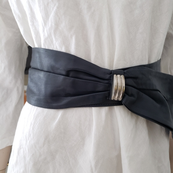 Gianni Versace | Leather Belt with Pewter Accent - Picture 3 of 14